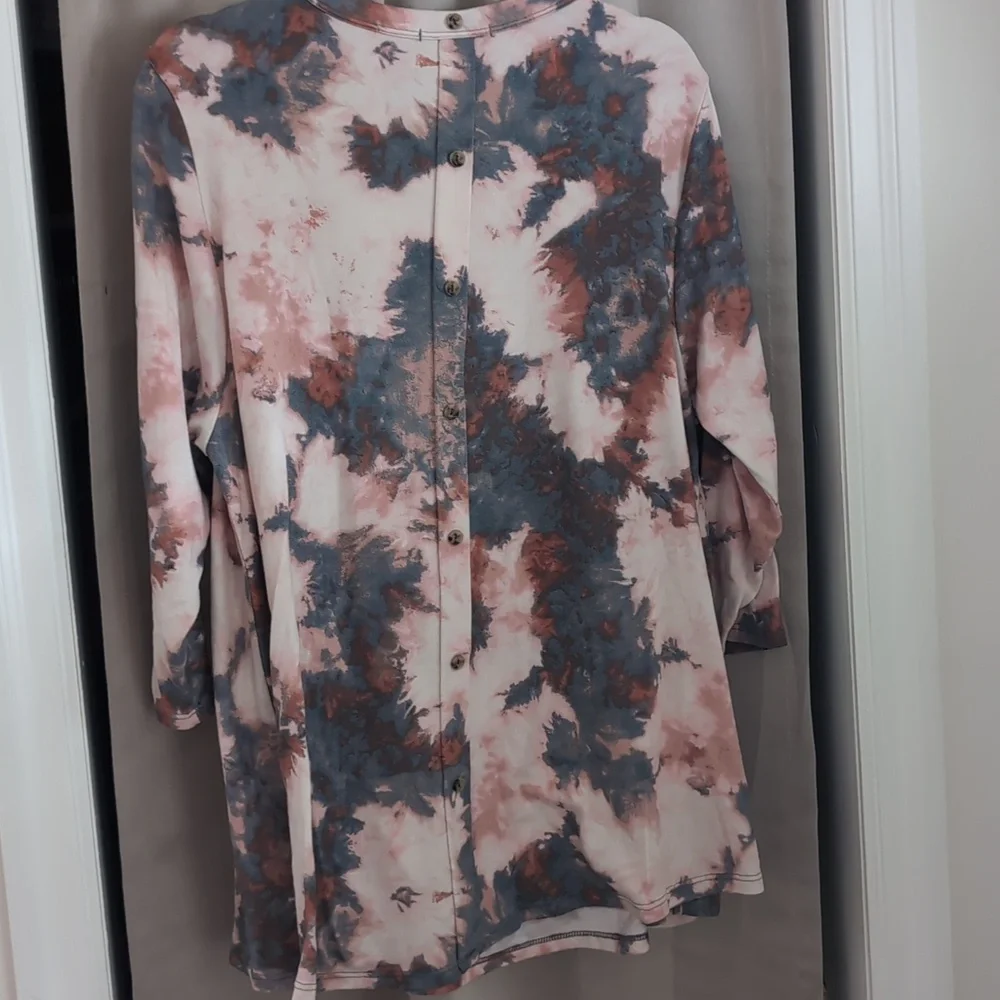 Top - Picture 3 of 3